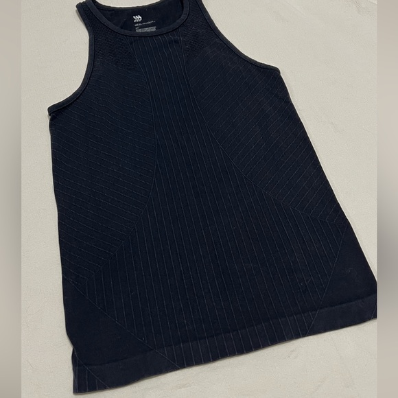 Ribbed Active Tank - Picture 2 of 7